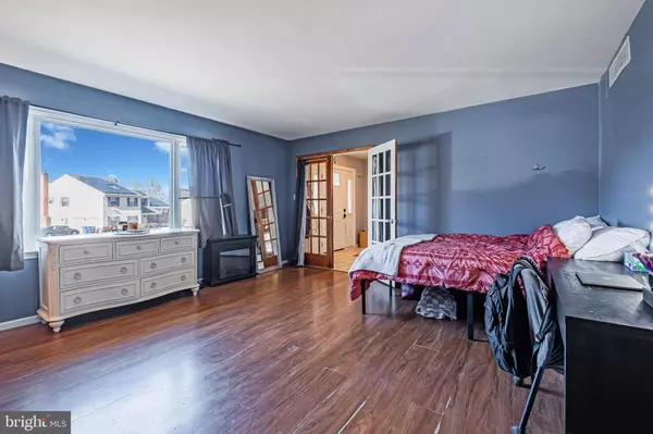 26 WHITECHAPEL DR, Mount Laurel, NJ 08054