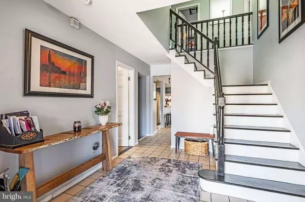 26 WHITECHAPEL DR, Mount Laurel, NJ 08054