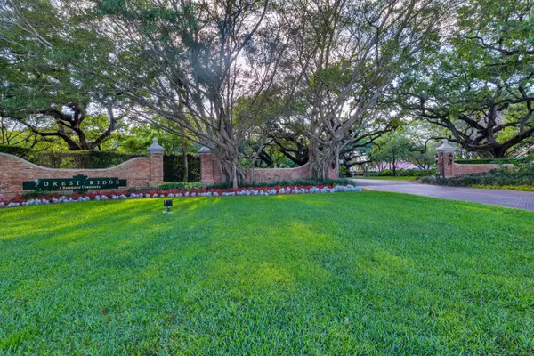 2674 Pinewood CT, Davie, FL 33328