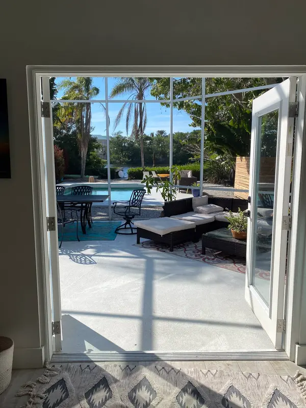 5880 Midnight Pass Rd, Sarasota, FL 34242-2102