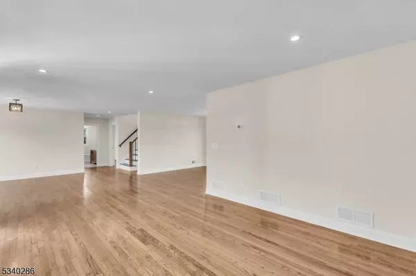 28 Ramsey St, Bridgewater Twp., NJ 08807