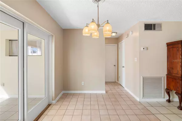 826 W GAUCHO CIR, Deltona, FL 32725