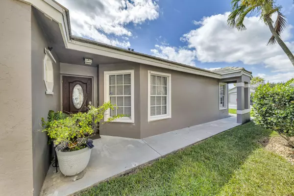 2674 Pinewood CT, Davie, FL 33328