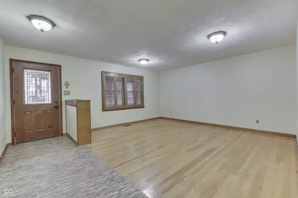 8220 Linda Leigh LN, Indianapolis, IN 46217