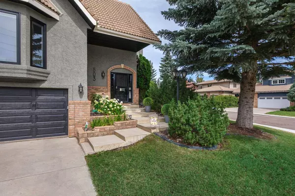 503 Coach Light Bay SW, Calgary, AB T3H 1Y5