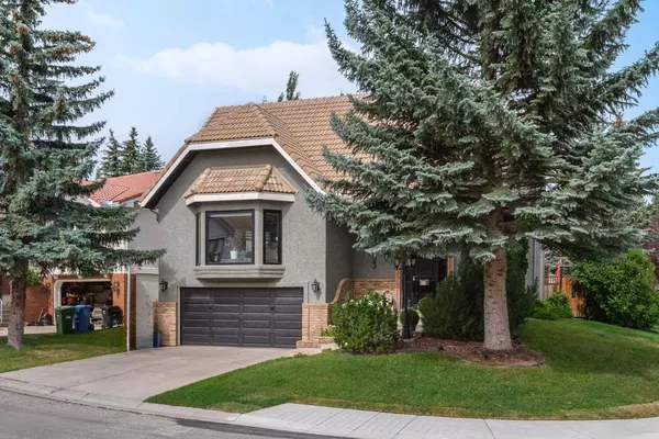 503 Coach Light Bay SW, Calgary, AB T3H 1Y5