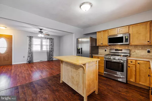 113 PARK DR, Bellmawr, NJ 08031