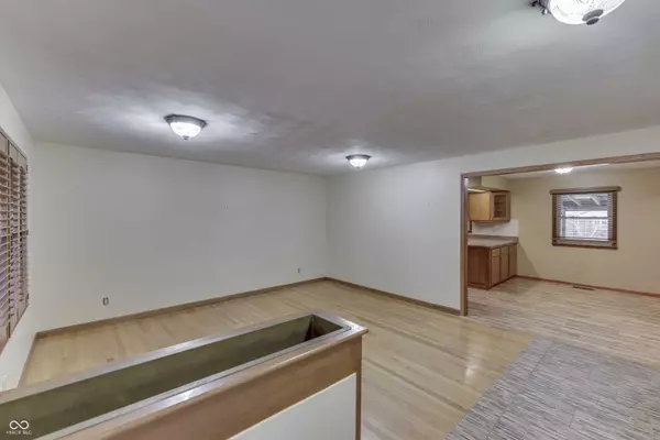 8220 Linda Leigh LN, Indianapolis, IN 46217