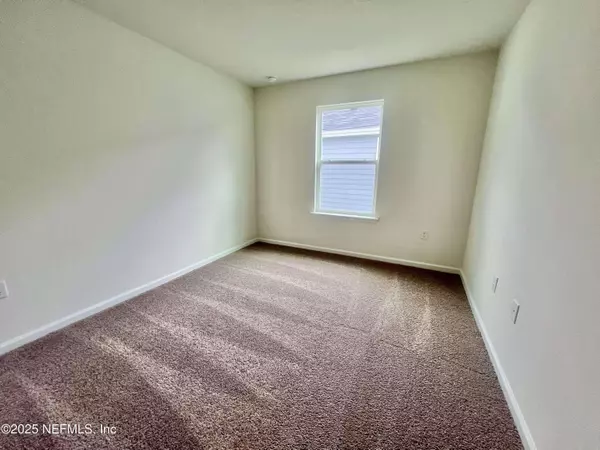 954 PANTHER LAKE Pkwy, Jacksonville, FL 32221