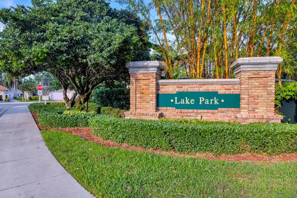 2674 Pinewood CT, Davie, FL 33328