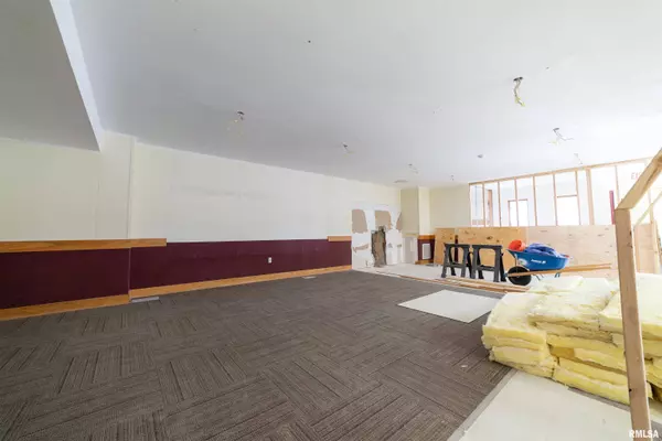 906 Lind ST, Quincy, IL 62301