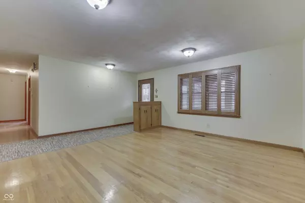 8220 Linda Leigh LN, Indianapolis, IN 46217