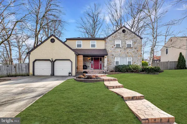 26 WHITECHAPEL DR, Mount Laurel, NJ 08054