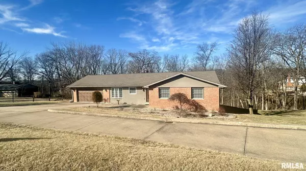 1136 Eastate DR, Quincy, IL 62305