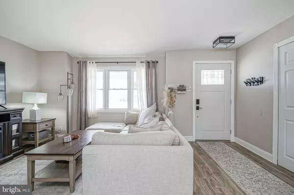 937 LOIS DR, Williamstown, NJ 08094