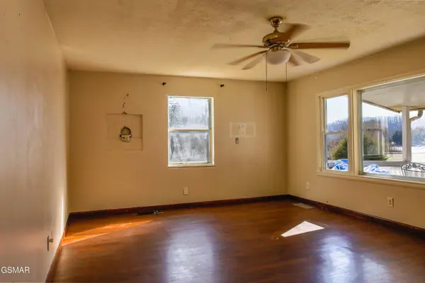 180 Arnold RD, Kingston, TN 37763