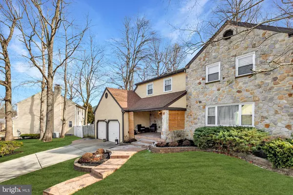 26 WHITECHAPEL DR, Mount Laurel, NJ 08054