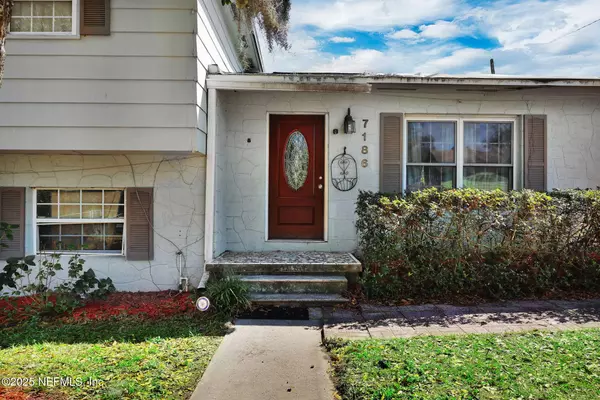 7186 KING ARTHUR RD N, Jacksonville, FL 32211