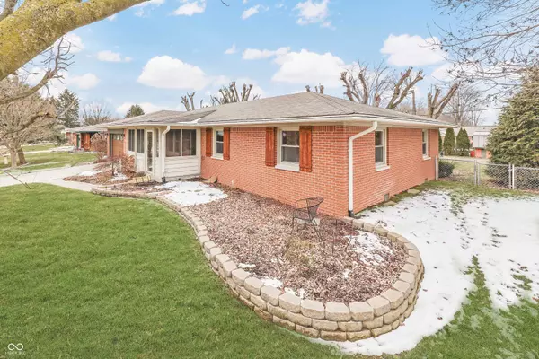 8220 Linda Leigh LN, Indianapolis, IN 46217