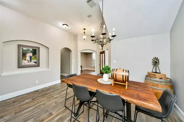 18026 Willow Cliff LN, Cypress, TX 77433