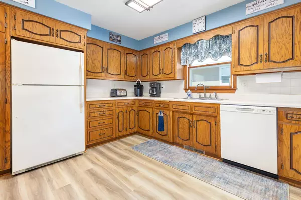 901 BEECHWOOD AVE, Little Chute, WI 54140