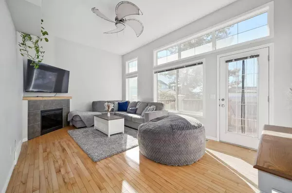 27 Copperfield CT SE, Calgary, AB T2Z 4Z3