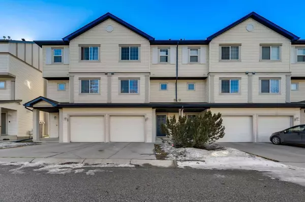 27 Copperfield CT SE, Calgary, AB T2Z 4Z3