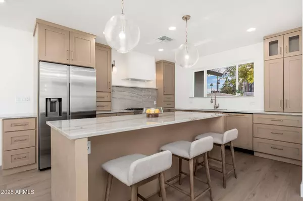 338 E ELM Street, Phoenix, AZ 85012