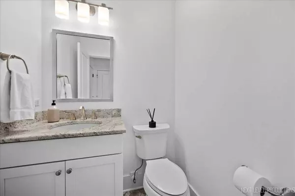 458 N 1st ST, Geneva, IL 60134