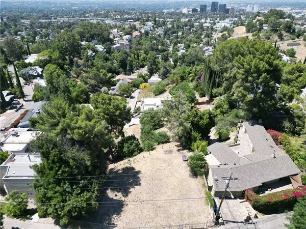 5000 Calatrana DR, Woodland Hills, CA 91364