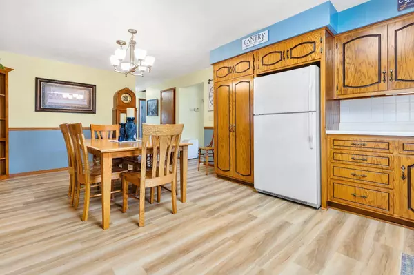 901 BEECHWOOD AVE, Little Chute, WI 54140