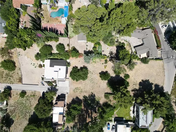 5000 Calatrana DR, Woodland Hills, CA 91364