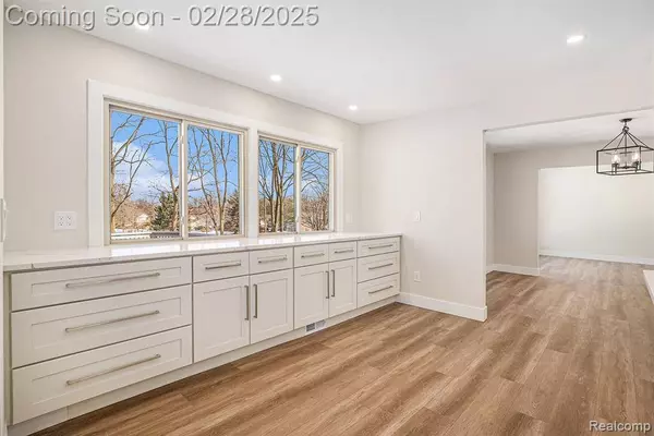 1800 CHARM Court, Rochester Hills, MI 48306