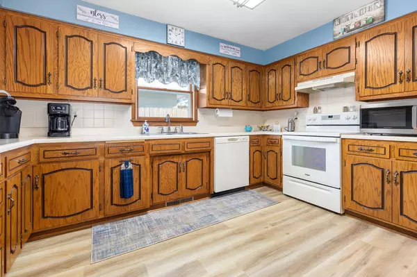 901 BEECHWOOD AVE, Little Chute, WI 54140