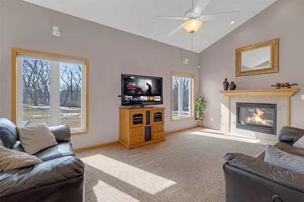 934 White Ivy PL NE, Cedar Rapids, IA 52402