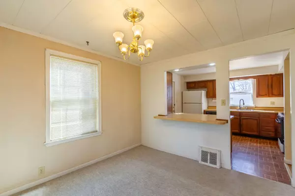 555 Kendall LN, Dekalb, IL 60115