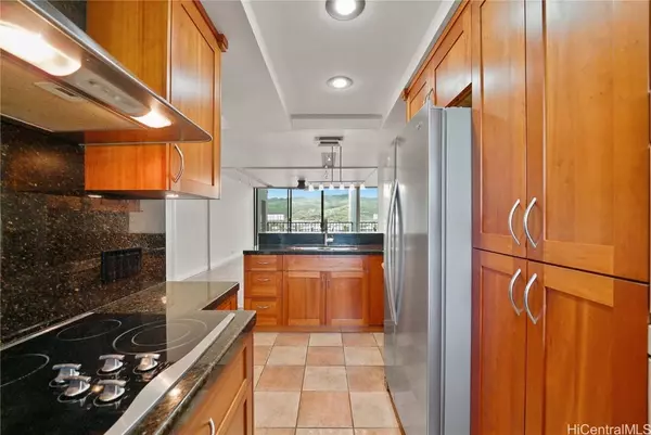 500 Lunalilo Home RD #28G, Honolulu, HI 96825