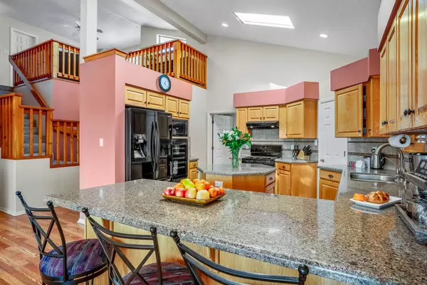 831 Scott WAY, Los Alamos, NM 87544