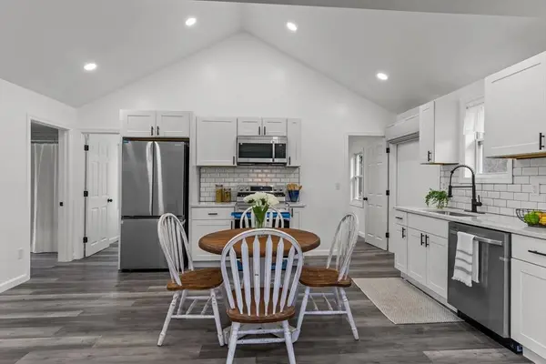 1703 Crandall Rd, Tiverton, RI 02878