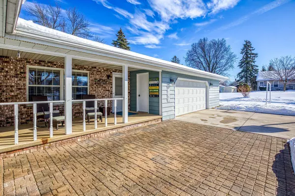 901 BEECHWOOD AVE, Little Chute, WI 54140