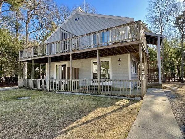 70 Cape Dr #5B, Mashpee, MA 02649