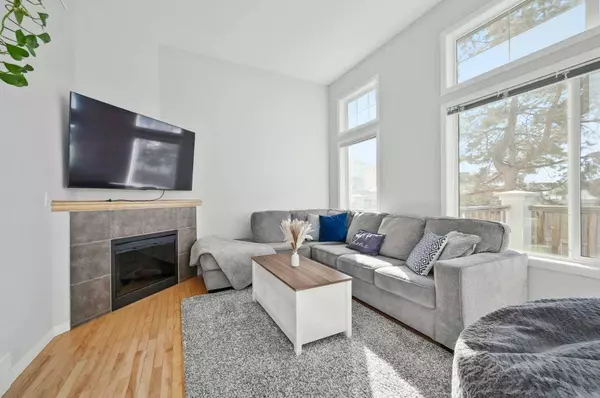 27 Copperfield CT SE, Calgary, AB T2Z 4Z3