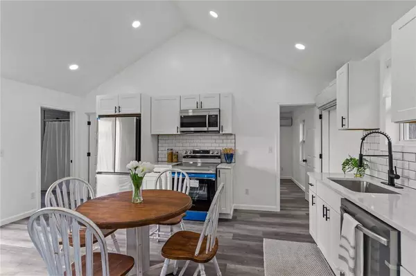 1703 Crandall RD, Tiverton, RI 02878