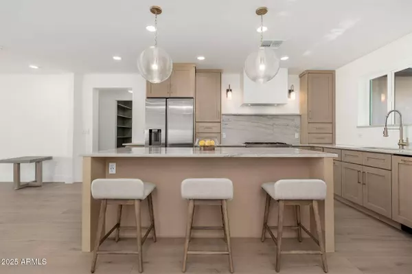 338 E ELM Street, Phoenix, AZ 85012