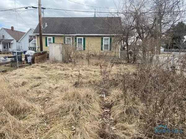 2002 Bakewell ST, Toledo, OH 43605