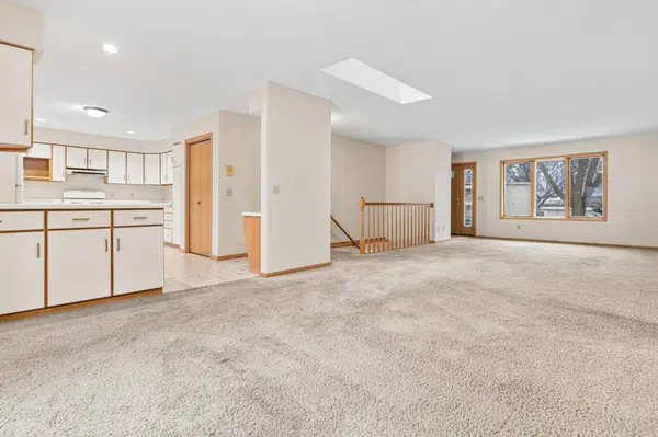 851 Dodd RD, West Saint Paul, MN 55118