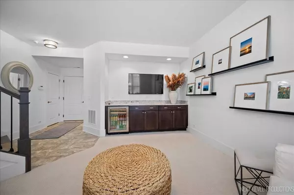 458 N 1st ST, Geneva, IL 60134