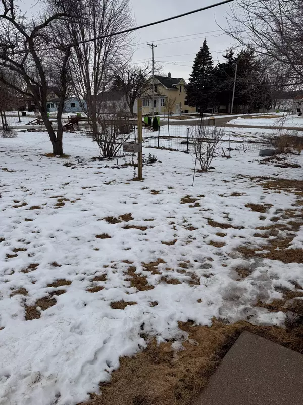 423 Seitz Ave, Mayville, WI 53050