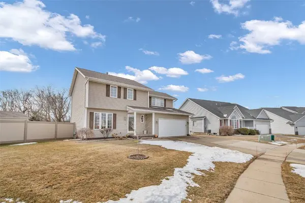 934 White Ivy PL NE, Cedar Rapids, IA 52402