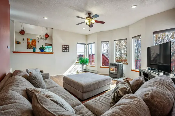 831 Scott WAY, Los Alamos, NM 87544